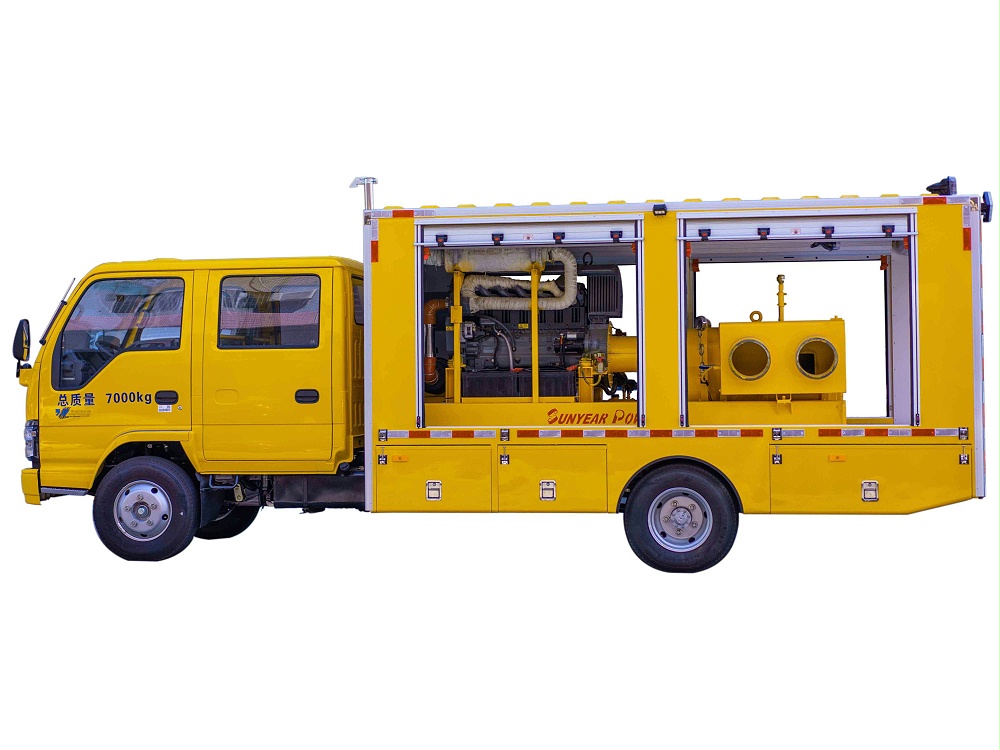 大流量自行走排水搶險(xiǎn)車(國(guó)六)